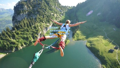 新王加冕！官方认证亚马尔荣膺德转西甲赛季最佳，17岁天才改写足坛历史