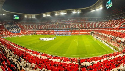 格拉斯纳的复杂心绪，为埃泽足总杯进球欣喜，却难掩决赛失利的伤感