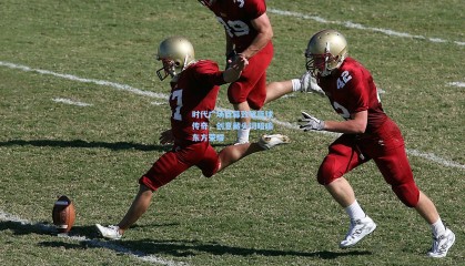 时代广场巨幕致敬篮球传奇，创意藏头词暗喻东方荣耀