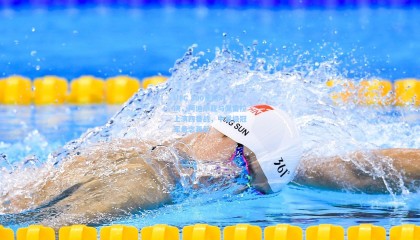 UFC 300重磅对决，阿迪萨亚与佩雷拉上演四番战，中量级冠军悬念再起